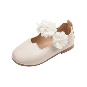 Elegante cremefarbene Mary Jane Mädchenschuhe mit 3D-Blumen und Perlen für festliche Anlässe