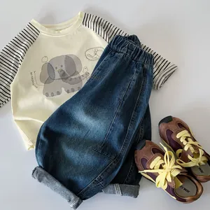 Completo per bambini con maglietta a maniche lunghe elefante e jeans blu scuro