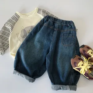 Completo bimbo con maglia raglan elefante e jeans denim larghi stile casual baggy