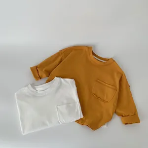 T-shirt a maniche lunghe minimalista per bambini in giallo zenzero e bianco con taschino