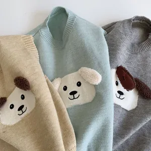 Détail de la maille et motif chiot en peluche 3D sur gilets tricotés enfant