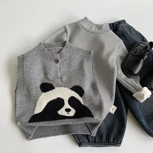 Ensemble 3 pièces enfant avec gilet panda gris, haut rayé et pantalon en jean