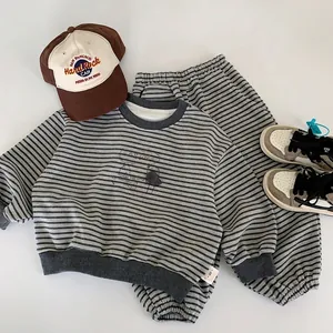 Sweat-shirt À Rayures Col Rond Pour Enfants Et Pantalon De Survêtement À Poignets Nervurés Mélange De Coton Tenue De Sport Décontractée Style Coréen Pour Garçons Filles
