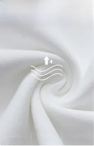Détail du tissu en maille côtelée blanche montrant la texture respirante et antiblocage