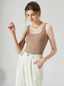 Débardeur marron à col carré et soutien-gorge intégré, coupe ajustée en maille côtelée