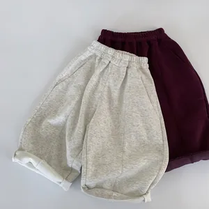 Shorts de détente pour enfants en coton gris et bordeaux avec taille élastiquée