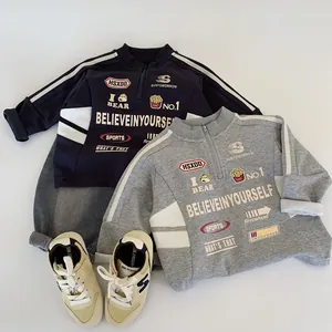 Set felpe per bambini blu navy e grigie con stampa sportiva e scarpe sportive