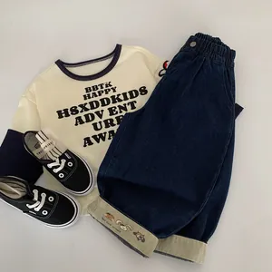 Tenue enfant de style coréen avec t-shirt bicolore et jean à motif animalier