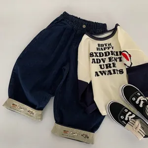 Ensemble t-shirt manches longues et jean pour enfant avec imprimé Happy Adventure