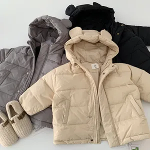 Kinder Daunenjacke mit Kapuze, süßen Tierohren und Steppmuster in neutralen Farben