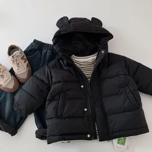 Details zur Kinder-Daunenjacke mit Bärenohren und fleckengeschützter Teflon-Gewebe-Technologie
