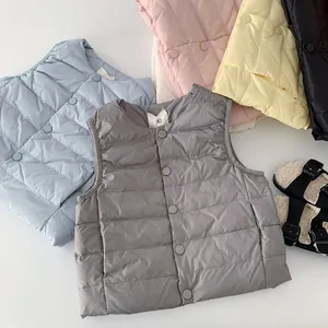 Leichte Kinder-Daunenweste in mehreren Farben mit Stepp-Nylon und praktischen Druckknöpfen