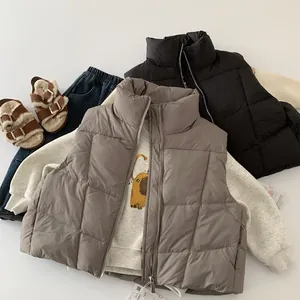Completo invernale per bambini con gilet imbottiti e sandali in pile in piano