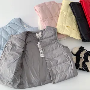 Leichte Kinder-Daunenwesten in sechs Farben mit Druckknopfverschluss und Steppdesign