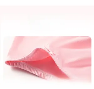 Gros plan du short de sécurité en coton rose pour fille avec taille élastique et nœud