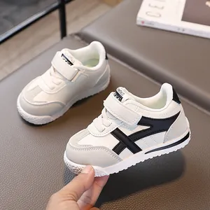 Sneaker sportive classiche tricolore per bambini con velcro e suola antiscivolo