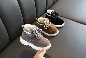 Détail de bottes d'hiver pour enfants avec doublure en polaire chaude et semelle antidérapante