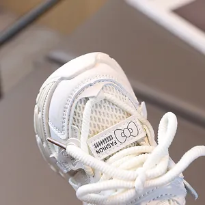 Weiße atmungsaktive Mesh-Chunky-Sneaker für Mädchen mit weicher Sohle und Schleifen-Detail