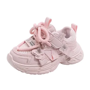 Atmungsaktive rosa Mädchen-Sneaker mit Schmetterlings-Detail und weicher Gummisohle