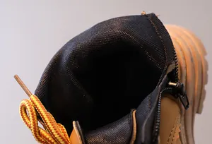 Vue détaillée des bottines jaunes pour enfants avec doublure respirante et fermeture éclair