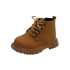 Klassische hellbraune Kinder-Martin-Stiefel aus Kunstleder mit rutschfester Gummisohle