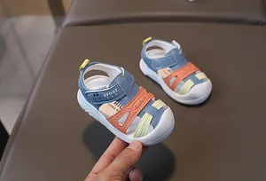 Detail of baby sport sandals with reinforced closed toe and non-slip rubber sole