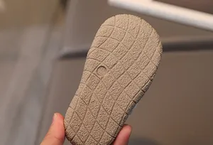 Detail of the non-slip rubber sole with grid pattern for toddler walking shoes