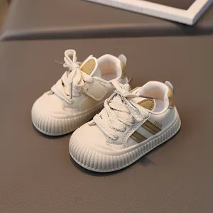 Toddler non-slip walking shoes in cream leather with protective toe cap and fashion strap