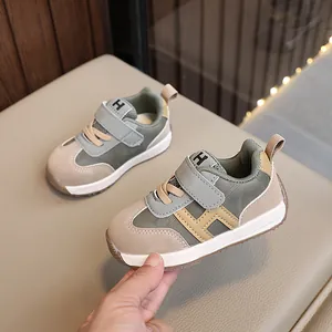 Sneakers per bambini kaki e verdi con suole antiscivolo morbide e velcro
