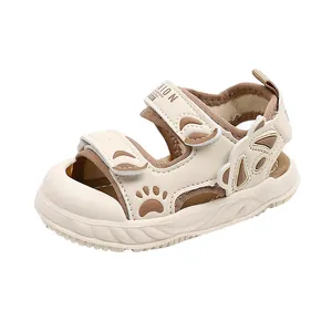 Closed-toe toddler sandals in beige with cat paw and butterfly wing embossed accents