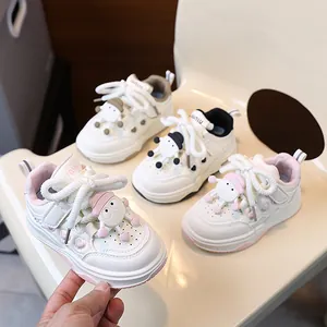 Sneakers per bambini rosa, nere e kaki con ciondoli cartoon e suola spessa e robusta