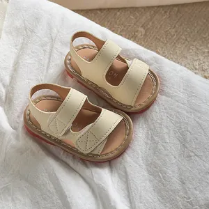 Sandales bébé avec semelle souple antidérapante et double scratch en crème et marron