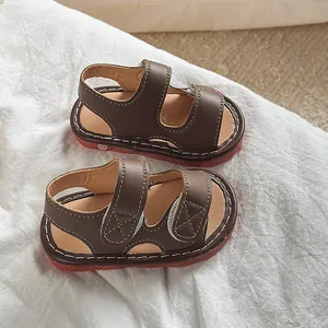 Sandales en cuir marron pour tout-petits avec semelle rouge et velcro pour bébés