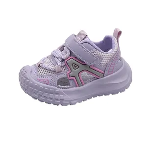 Violette atmungsaktive Mesh-Kindersandalen mit Klettverschluss und rutschfester Sohle