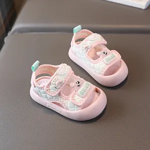 Rosa und weiße Babysandalen mit 3D-Bär-Dekor und Klettverschluss für Kleinkinder