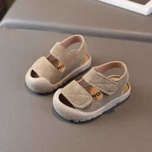 Khaki Kleinkinder Sandalen geschlossen mit Klettverschluss und atmungsaktivem Design