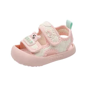 Rosa und beige Babysandalen mit Bärenmotiv und rutschfesten weichen Sohlen
