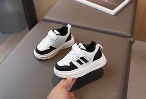 Détails de baskets pour enfants noir et blanc avec scratch et semelle en caoutchouc antidérapante