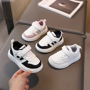 Baskets Décontractées pour Enfants Légères Respirantes en Cuir PU Chaussures Garçons Filles Antidérapantes Marche Velcro