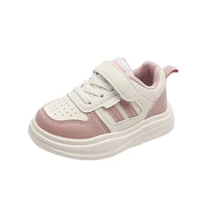 Baskets respirantes pour enfants en similicuir rose et beige avec semelle antidérapante