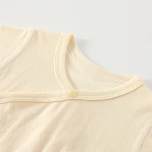 Body bébé en fibre de bambou avec maille pointelle, manches courtes et bouton pression