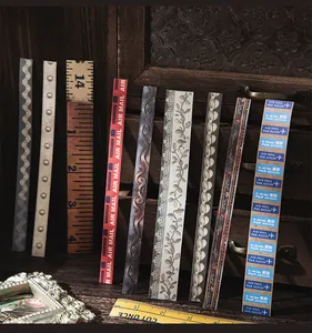 Vista de detalle de pegatinas largas de estilo vintage con diseños de correo aéreo