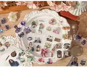 Gros plan d'autocollants PET aquarelle avec motifs vintage et animaux pour scrapbooking