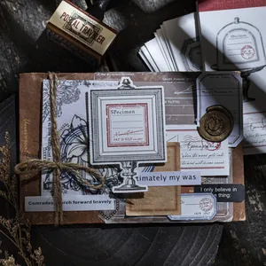 Vintage scrapbooking materiaalset met florale motieven en specimenframes voor DIY journaling