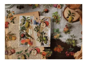 Adesivi botanici in PET con illustrazioni realistiche di frutta e uccelli su carta antica