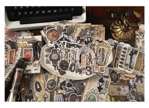 Vue détaillée des autocollants de scrapbooking vintage avec motifs d'horloge et de fleurs