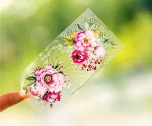 Pegatinas PET impermeables con peonías en flor y detalle de gotas de agua