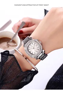 Montre tonneau argentée élégante avec lunette en cristal et ensemble de bracelet strass