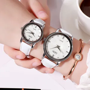 Elegante coppia di orologi al quarzo con cinturini in pelle bianca e accenti in strass