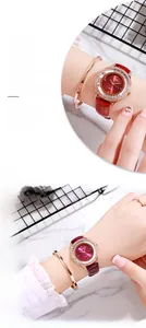 Détail de la montre GEDI de luxe avec cadran rouge et bracelet jonc assorti en or rose